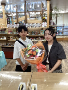 お花は元気に笑顔を